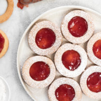 linzer cookies with raspberry jam