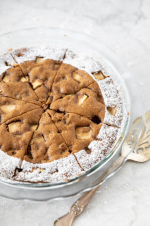 This apple walnut pie cake is a great everyday coffee cake or your Thanksgiving dessert option. Baked in 40 minutes from simple ingredients: flour, butter, brown sugar, egg, flour, spices, apples and walnuts.